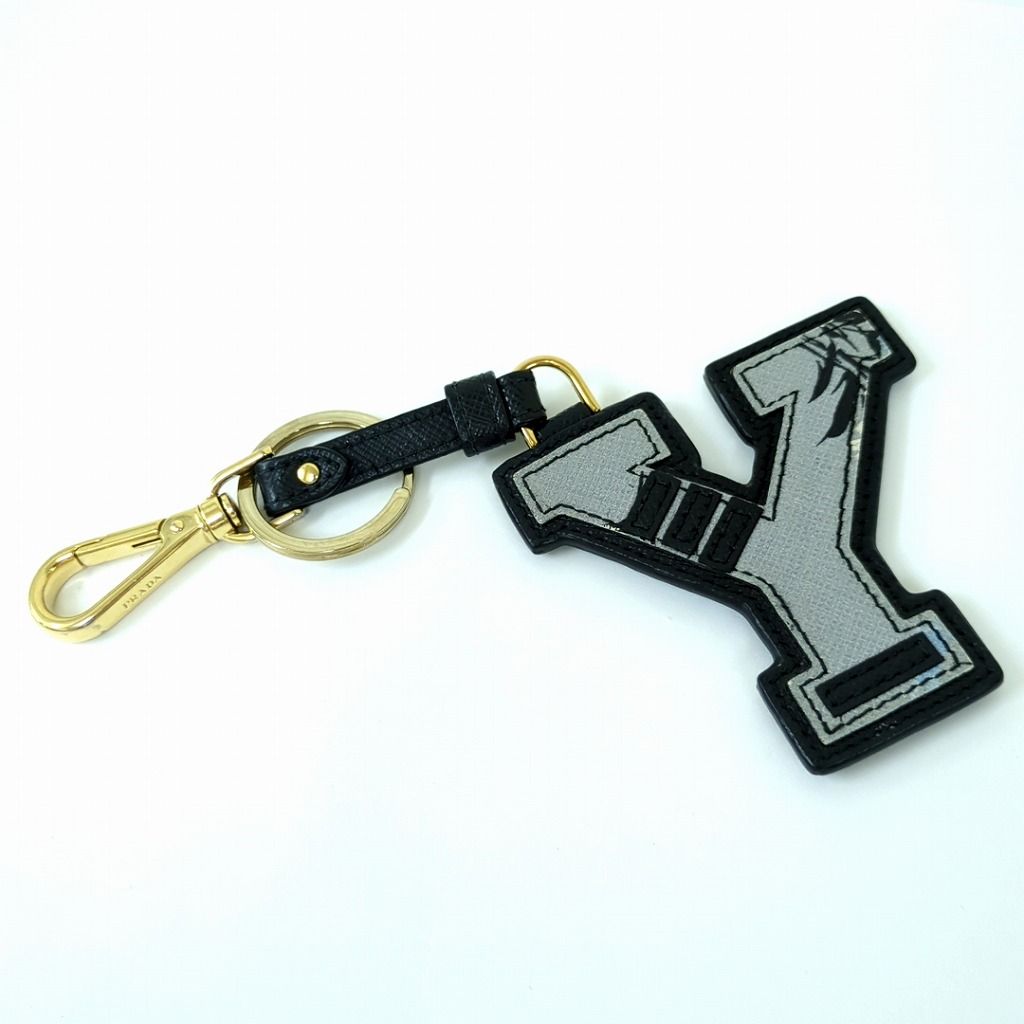 PRADA プラダ キーホルダー Saffiano イニシャル ”Y” - メルカリ