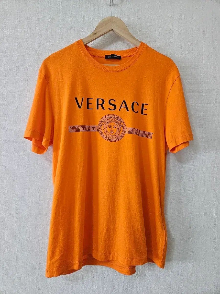 ヴェルサーチェ 正規品 ラウンドネックTシャツ