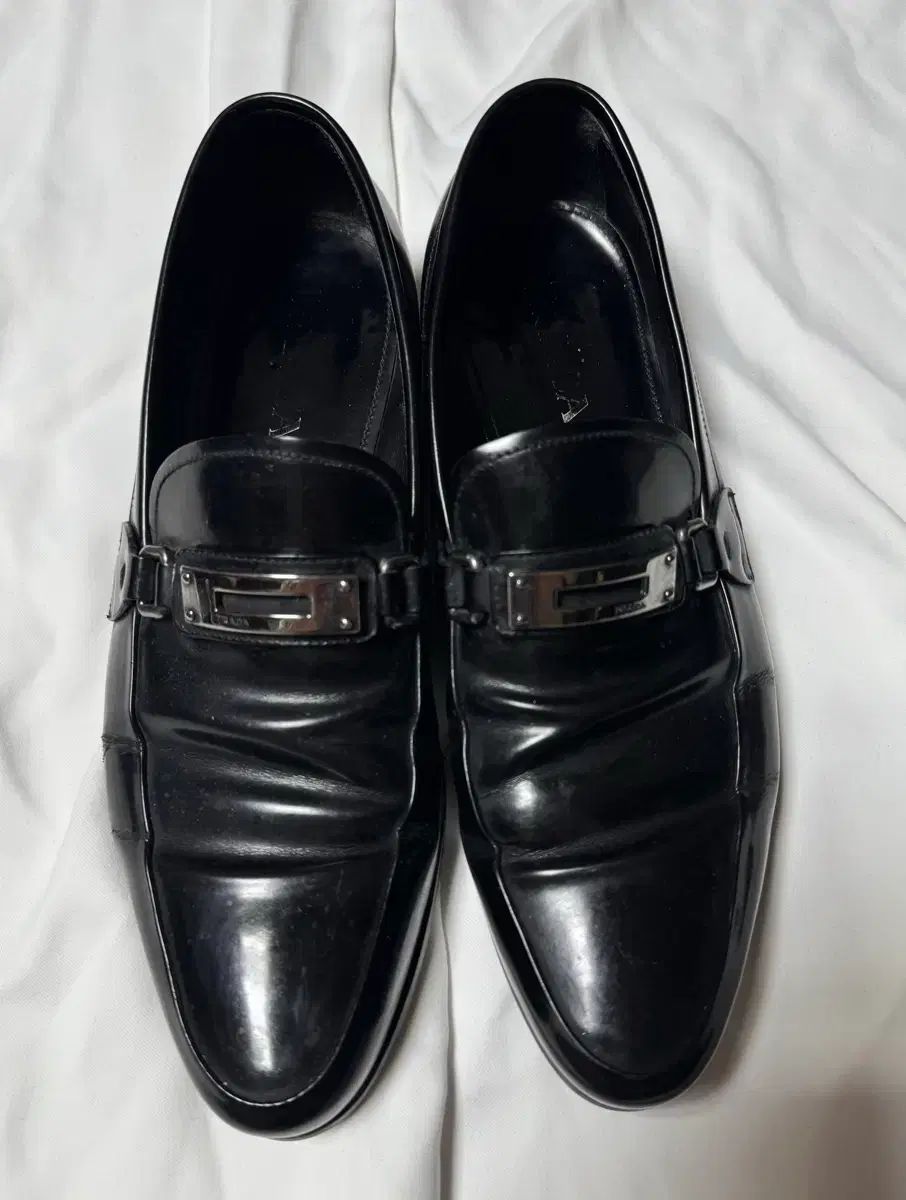 PRADA プラダ バックル ローファー 8.5サイズ 27.5 着用画像
