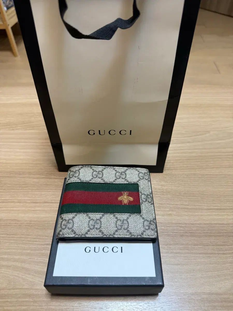 グッチ 二つ折り財布 みつばち