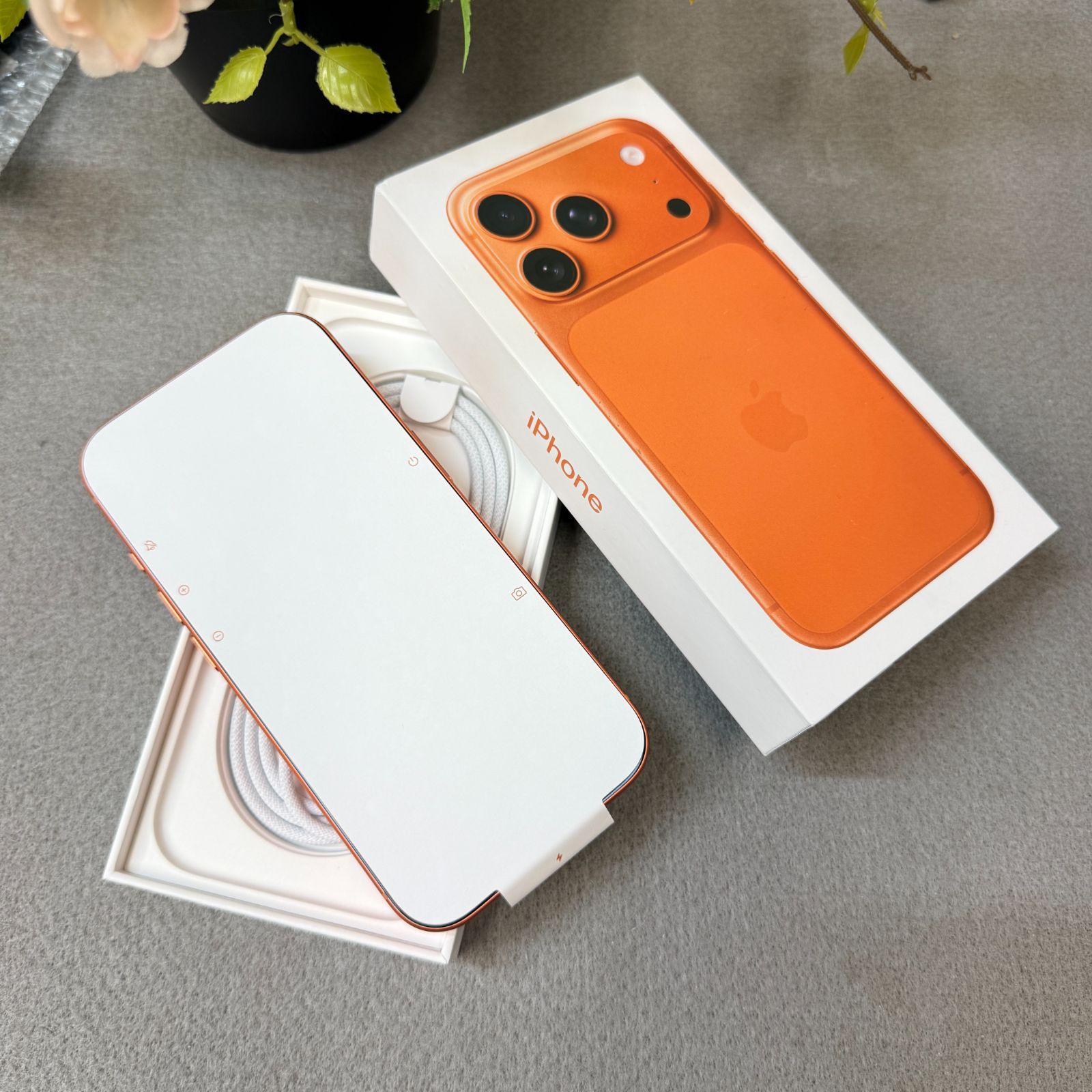 iPhone 17 Pro 256GB オレンジ SIMフリー 新品 - メルカリ