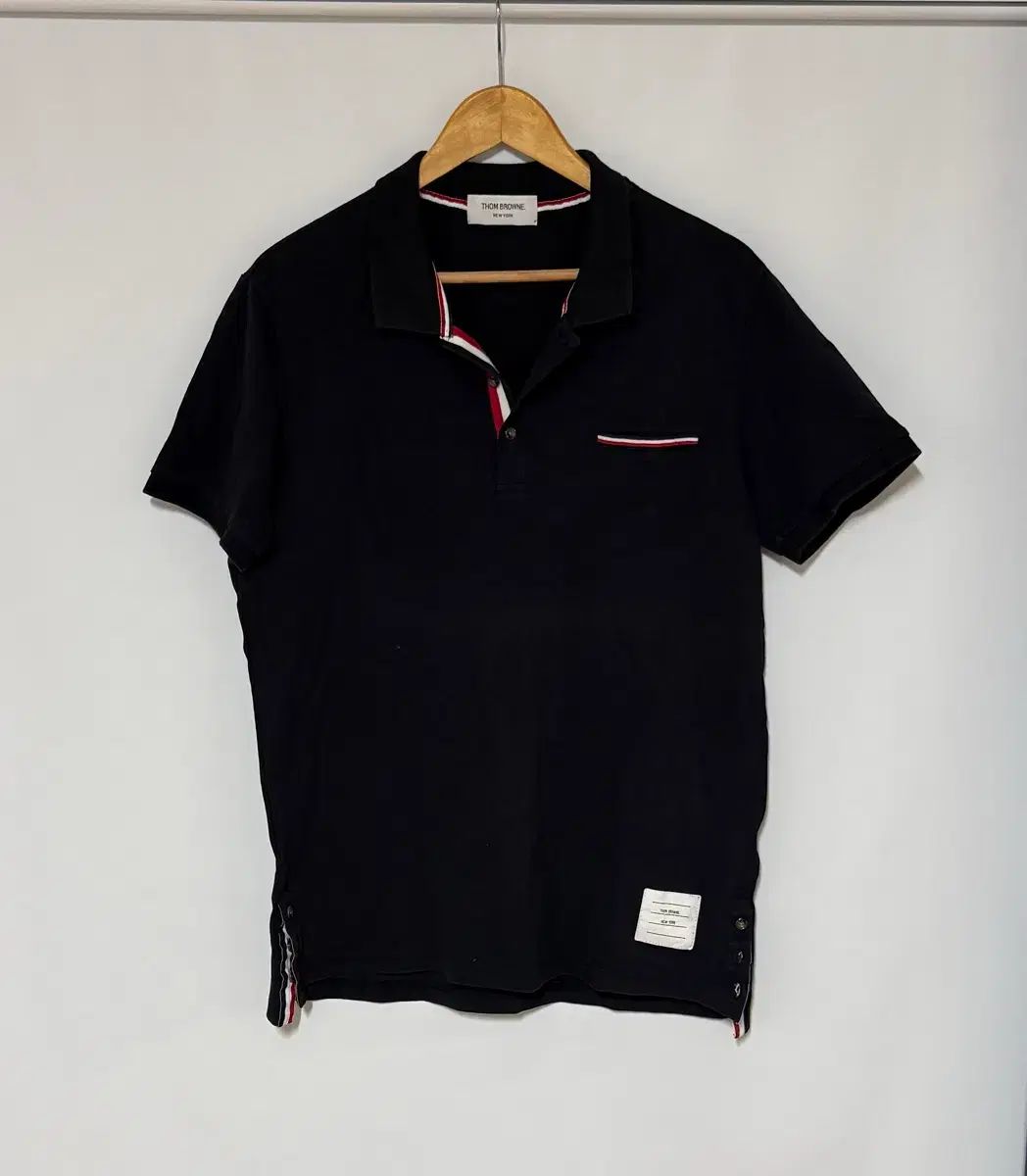 トム・ブラウン ブラック カラーTシャツ