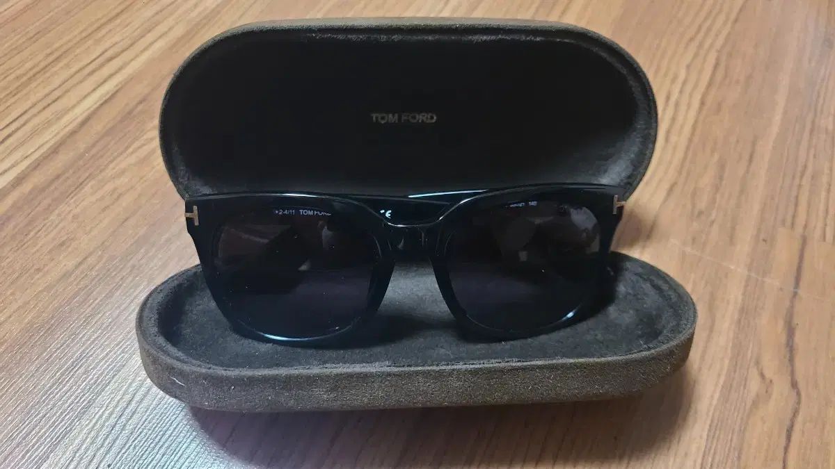 トムフォード サングラス TF211