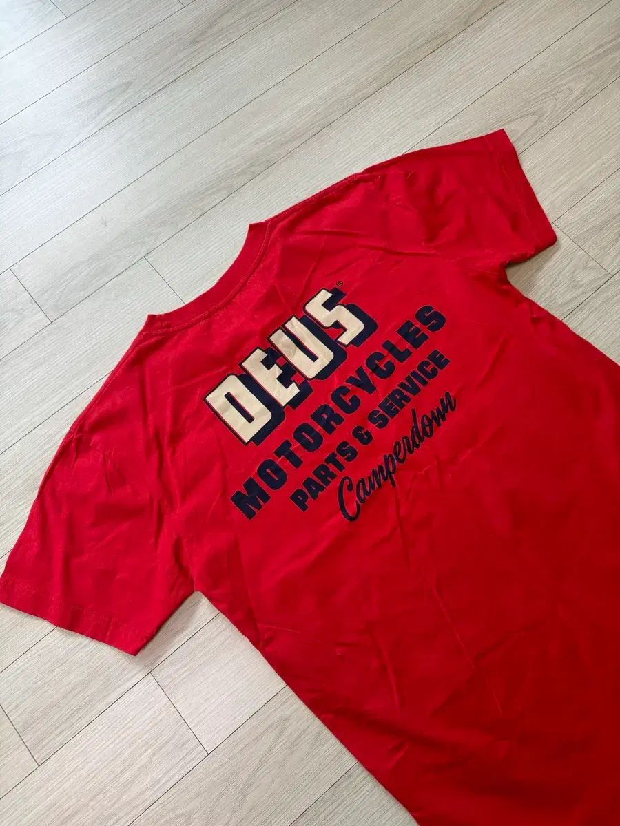 DEUS EX MACHINA バリー Tシャツ