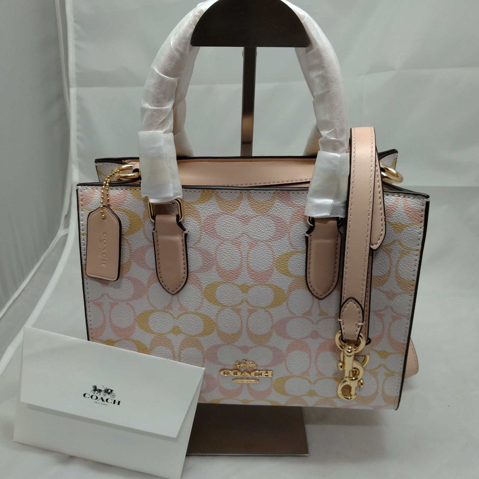 新品未使用】COACH コーチ ハンドバッグ ピンク - メルカリ