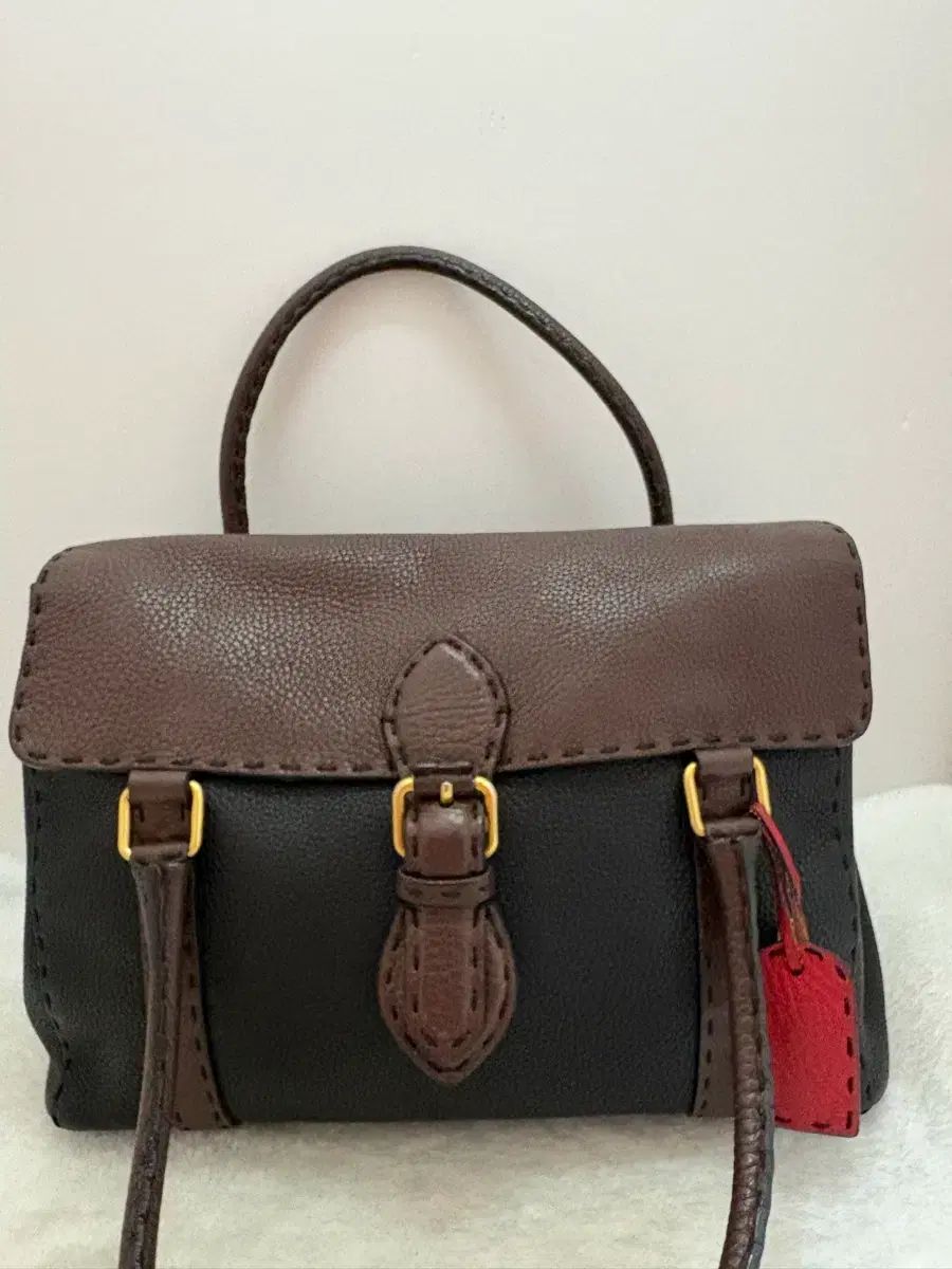 FENDI フェンディ ツートン スティッチ ショルダーバッグ (正規品)