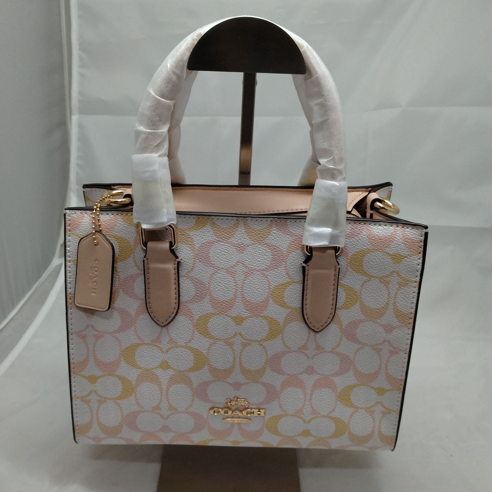 新品未使用】COACH コーチ ハンドバッグ ピンク - メルカリ