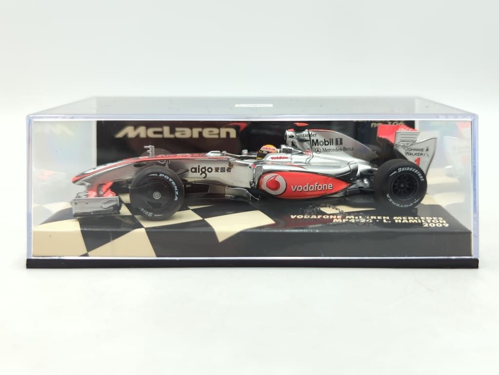 Paul'sModelArt 1/43MINICHAMPS Vodafone McLaren Mercedes MP4-24 2009 L.Hamliton #1