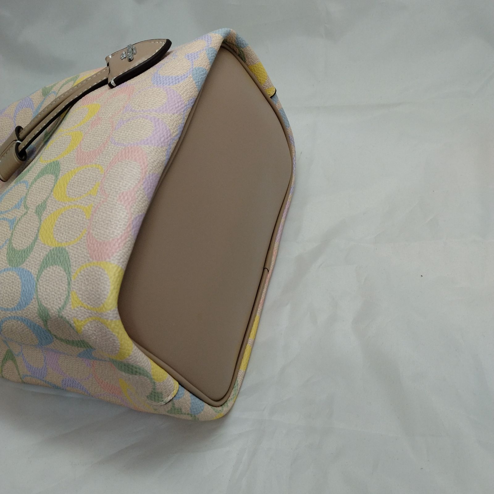 新品未使用】COACH レインボー ショルダーバック - メルカリ
