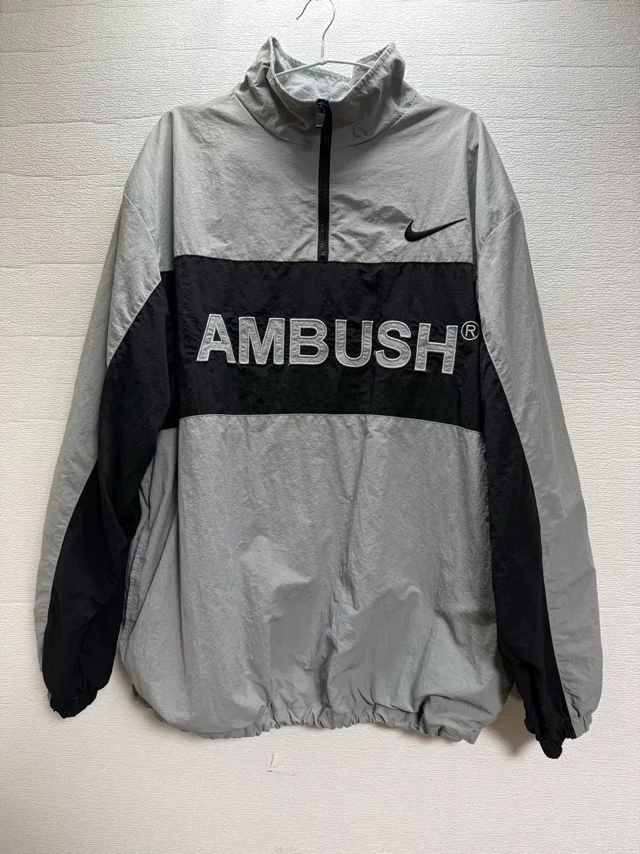 ナイキ x アンブッシュ ウィンドブレーカー
