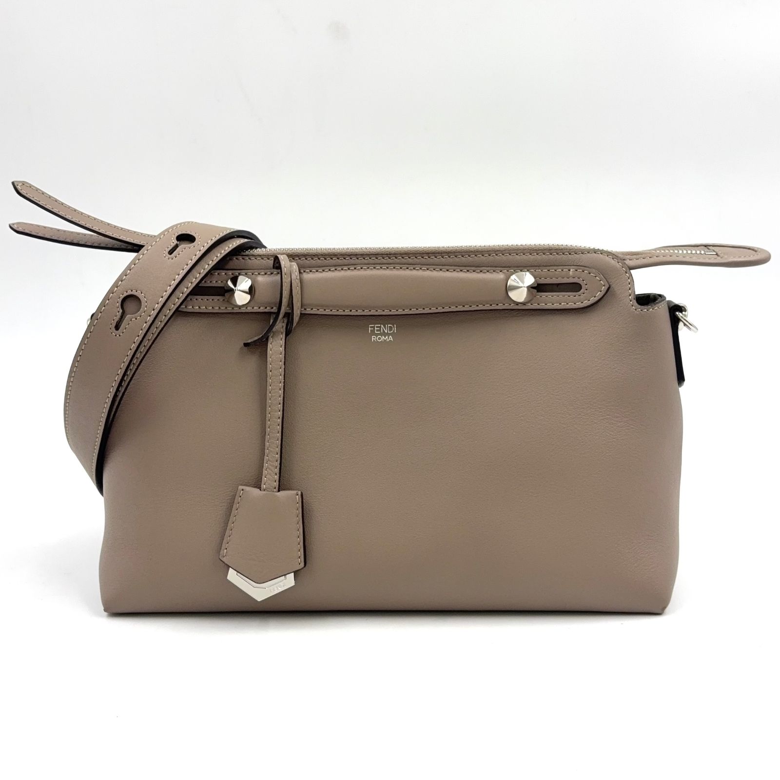 【新着】FENDI バイ ザ ウェイ ミディアム 2WAYショルダー レザー ベージュ ハンドバッグ シルバー 8BL146 1D5