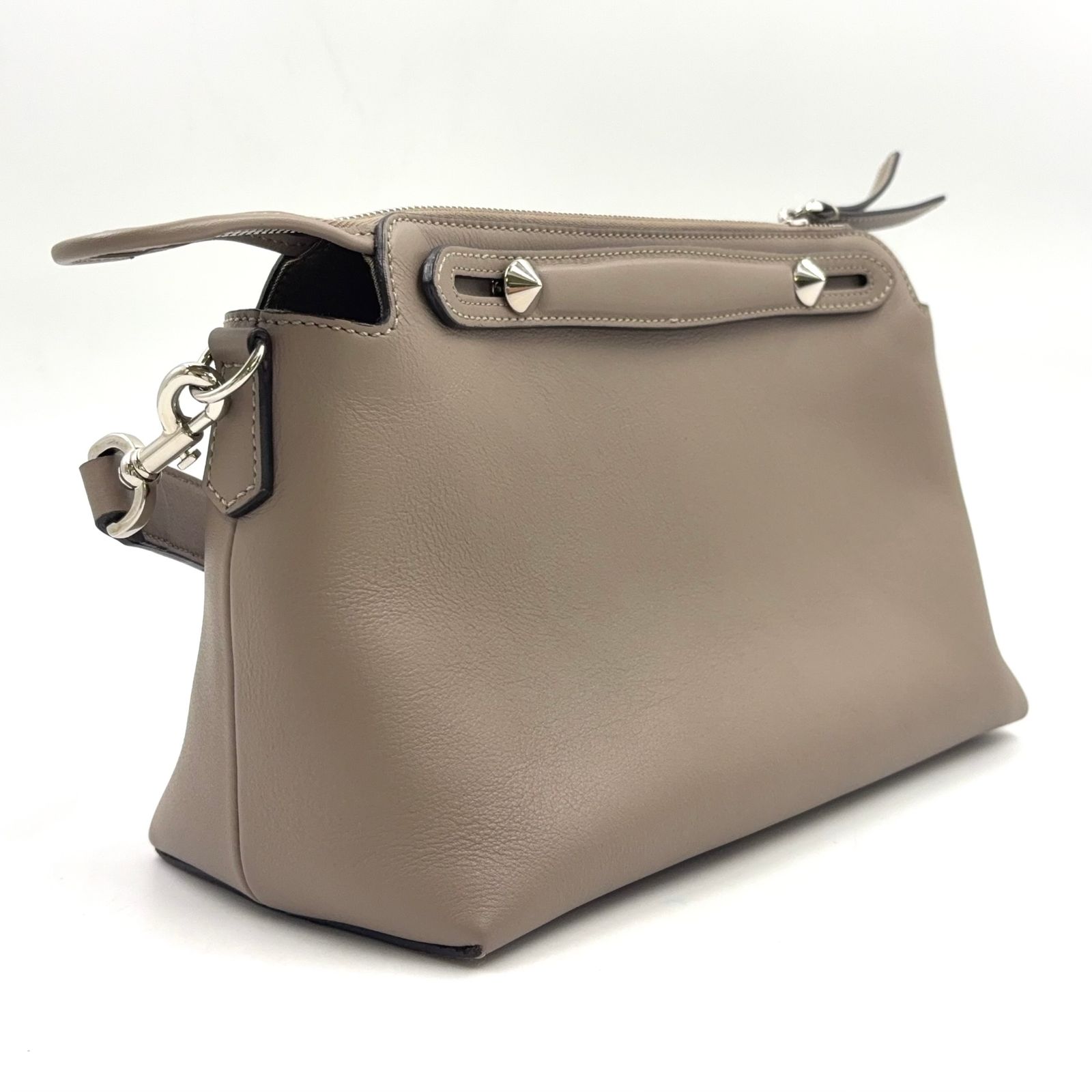 新着】FENDI バイ ザ ウェイ ミディアム 2WAYショルダー レザー 