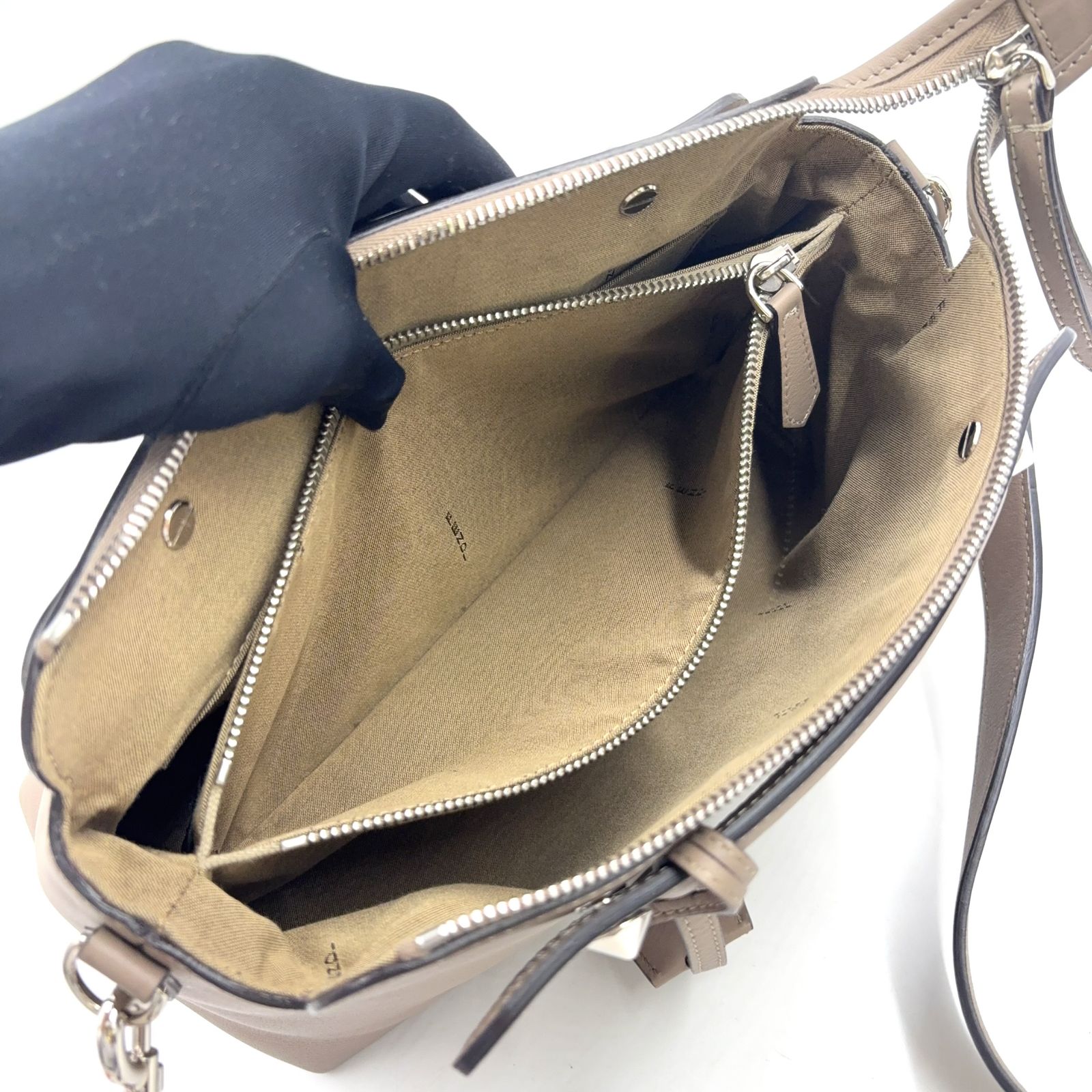 新着】FENDI バイ ザ ウェイ ミディアム 2WAYショルダー レザー 
