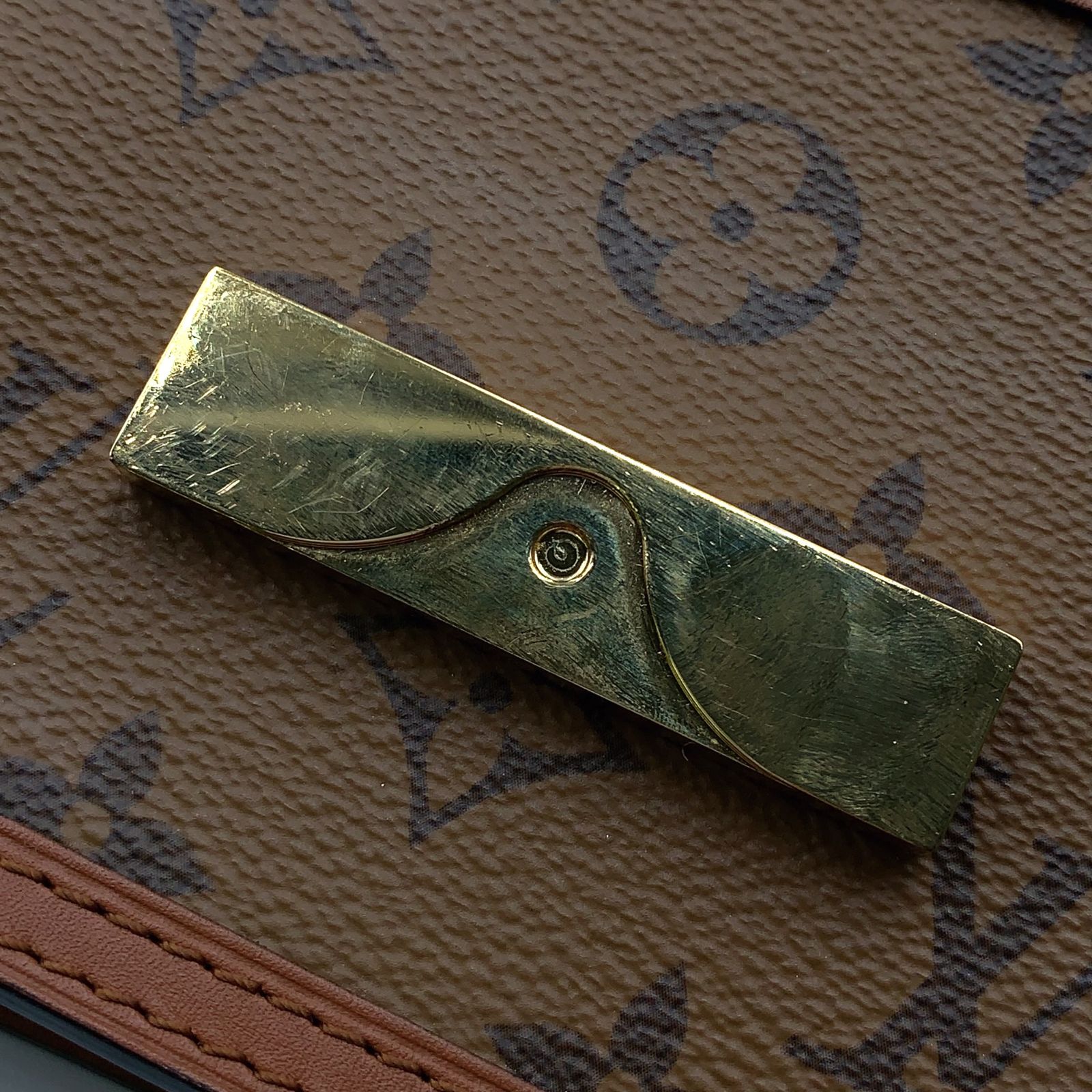 新着】LOUIS VUITTON ポルトフォイユ ドーフィーヌ モノグラムリバース