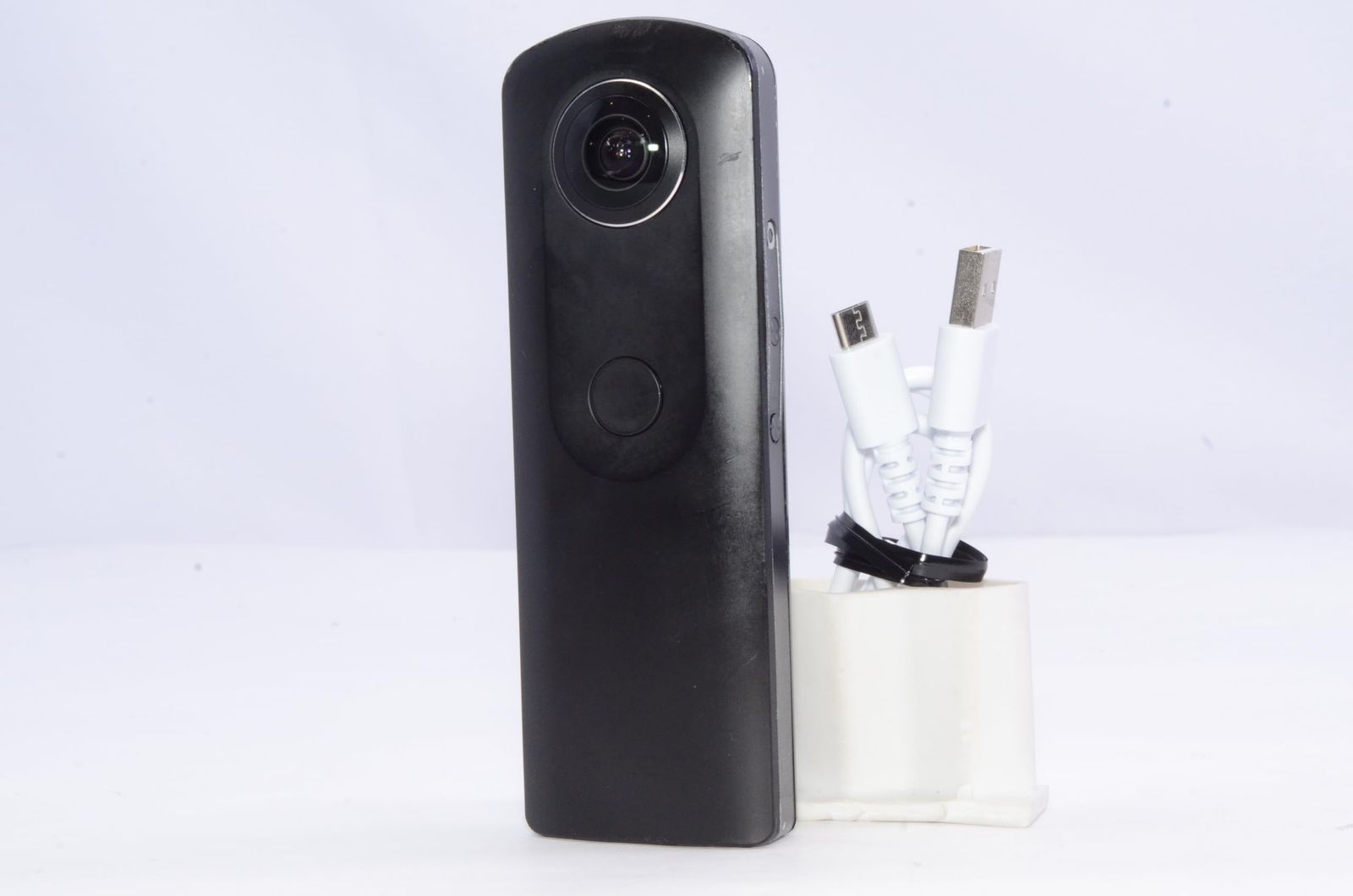 RICOH THETA S ブラック 360度全天球カメラ 360° Full HD 30fps フルハイビジョン動画 25分間連続撮影可能 精度の高い自然なスティッチング HDR合成撮影で明暗差のある室内撮影もきれいに撮影できます 910720