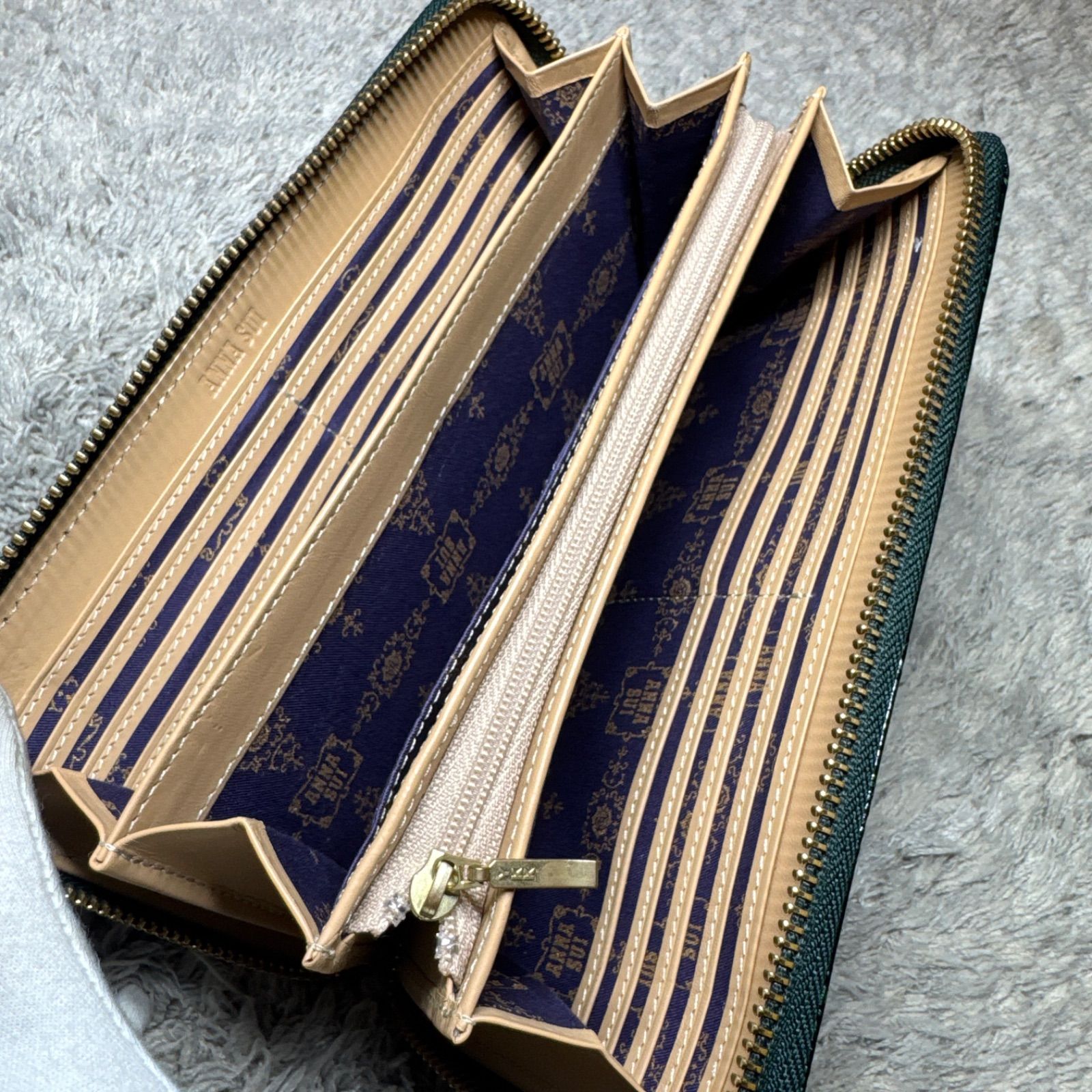 美品】ANNA SUI アナスイ 長財布 ラウンドファスナー エンボス