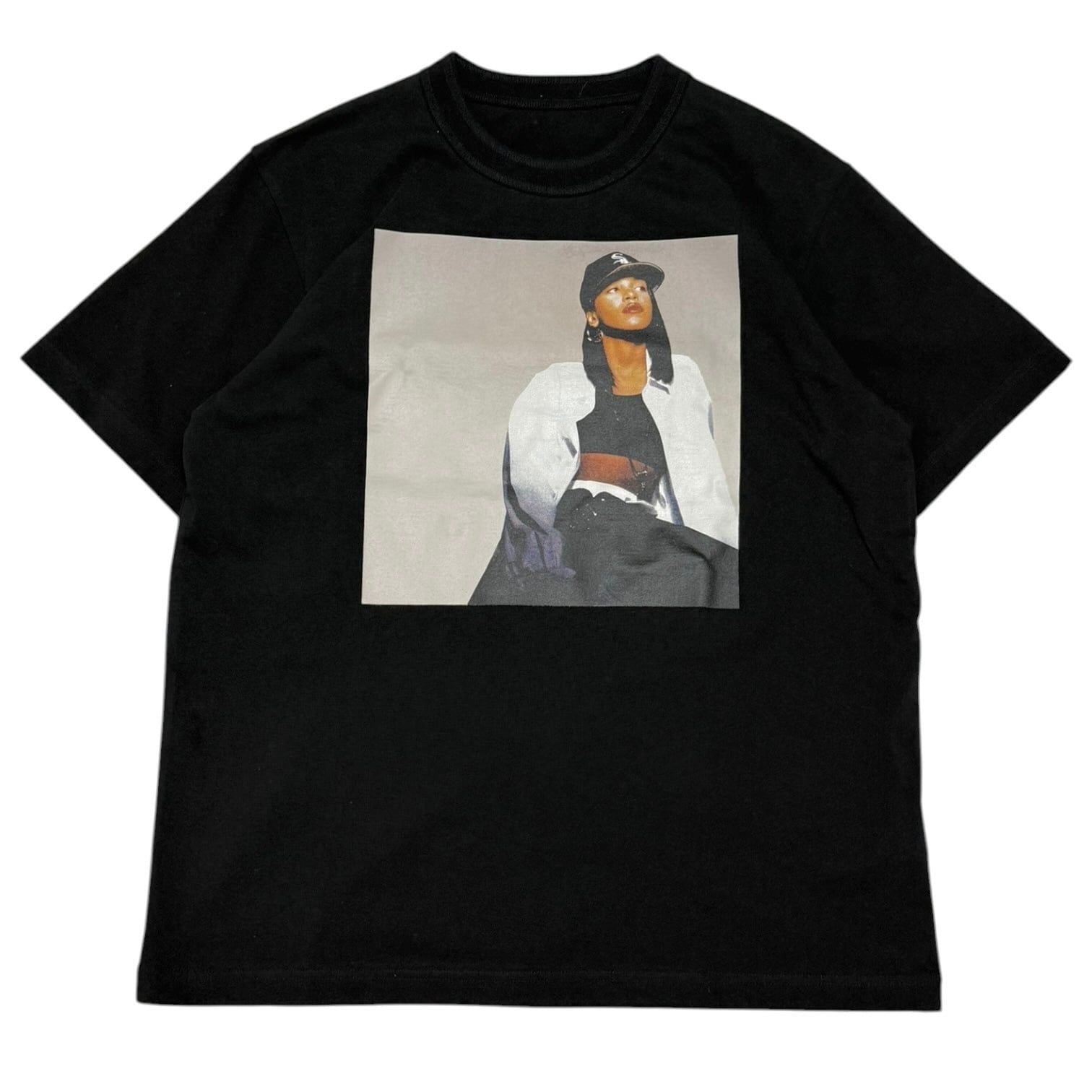 sacai　x AALIYAH Print T-Shirts