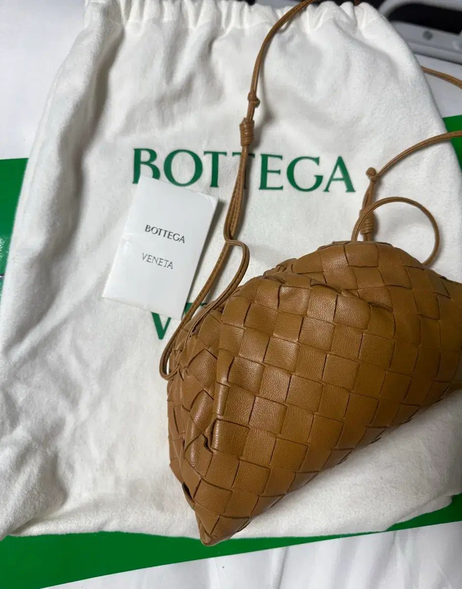 BOTTEGA VENETA ボッテガ・ヴェネタ マンドゥバッグ ギャザーバッグ キャメル