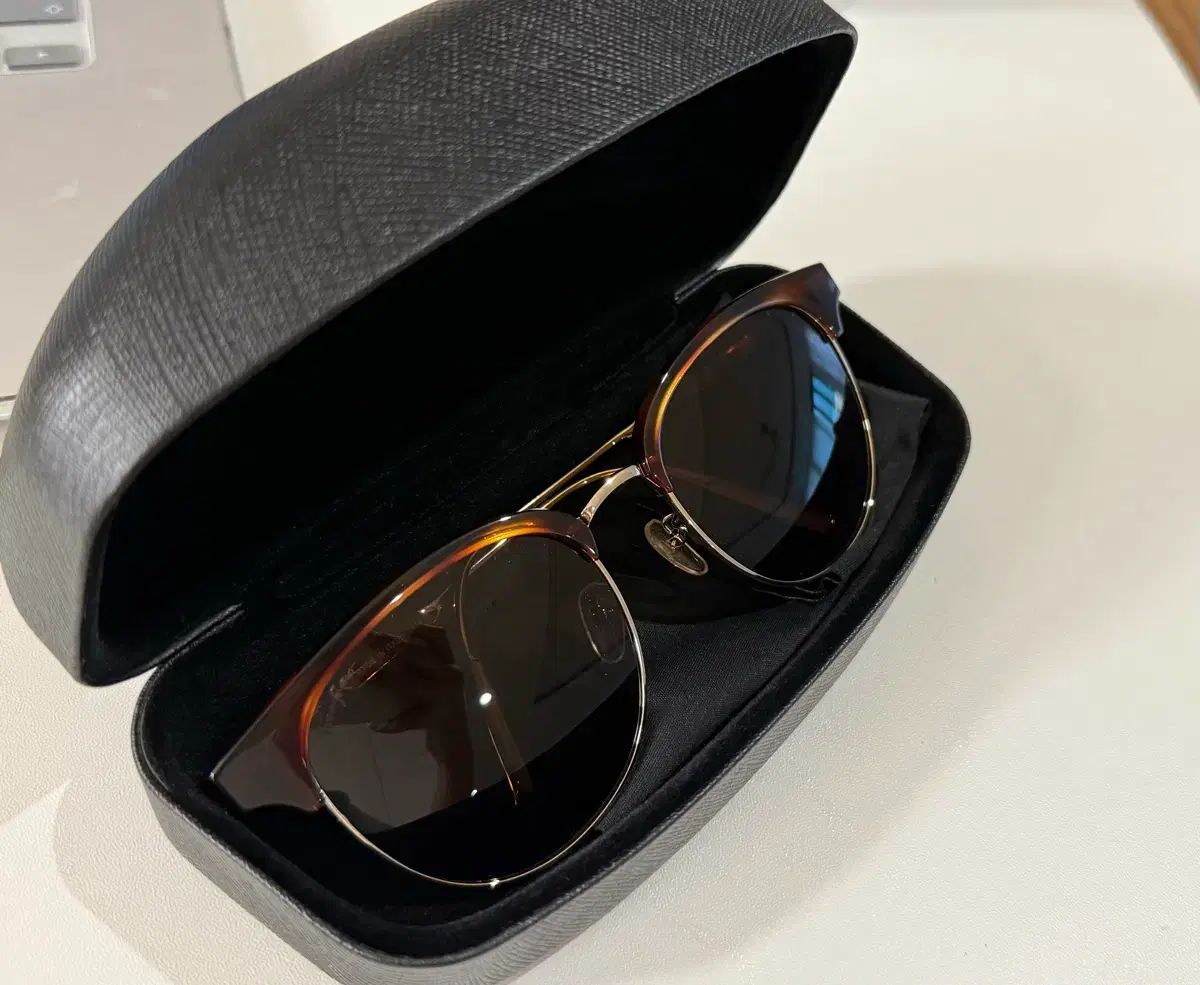 FERRAGAMO フェラガモ サングラス