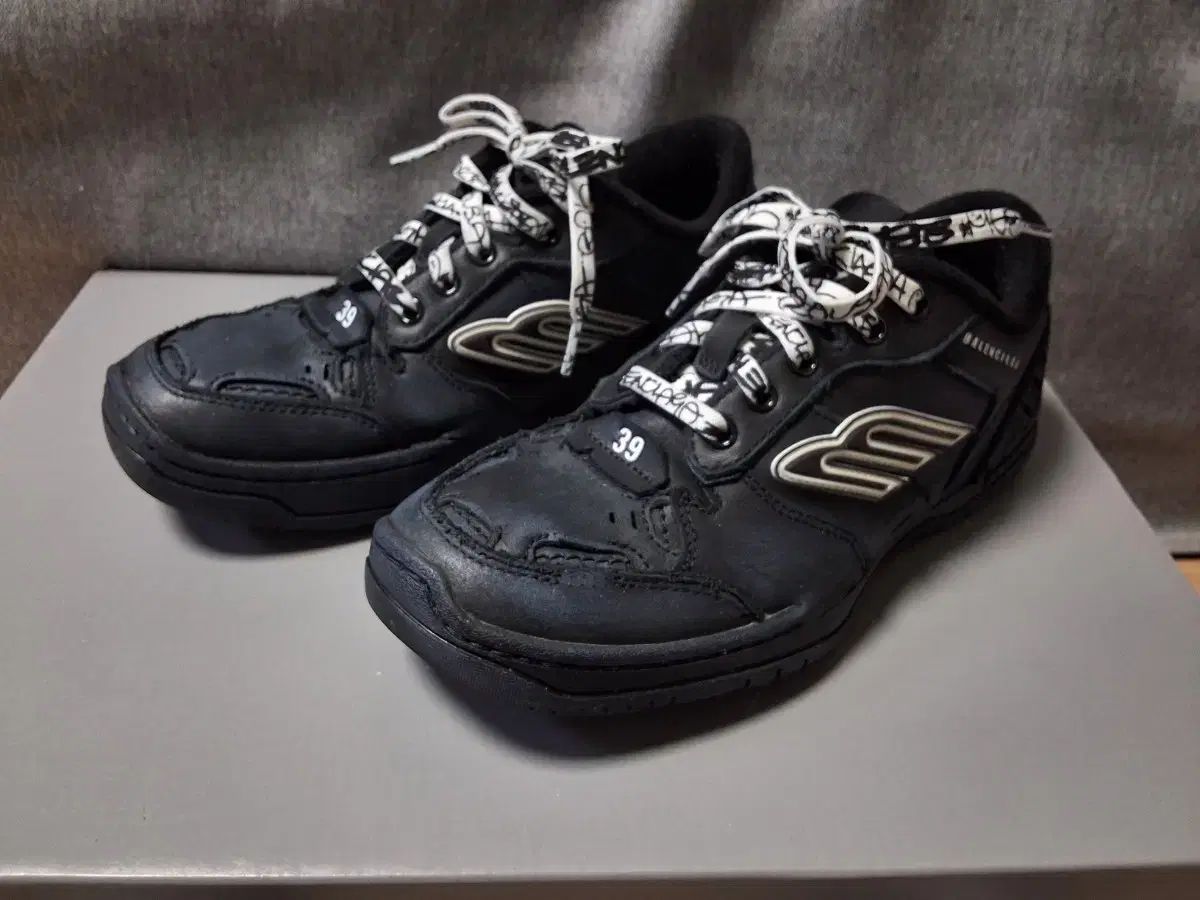 新品 バレンシアガ バレンシアガ 39