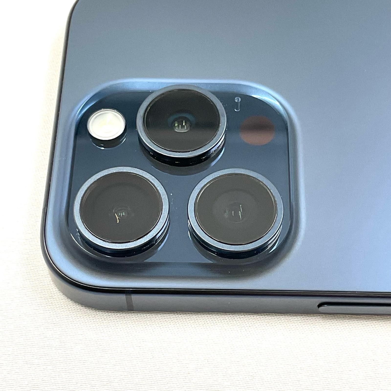 【全額返金保証】【最速発送】 iPhone 15 Pro 256GB ブルーチタニウム SIMフリー 白ロム 美品 動作確認済 84%