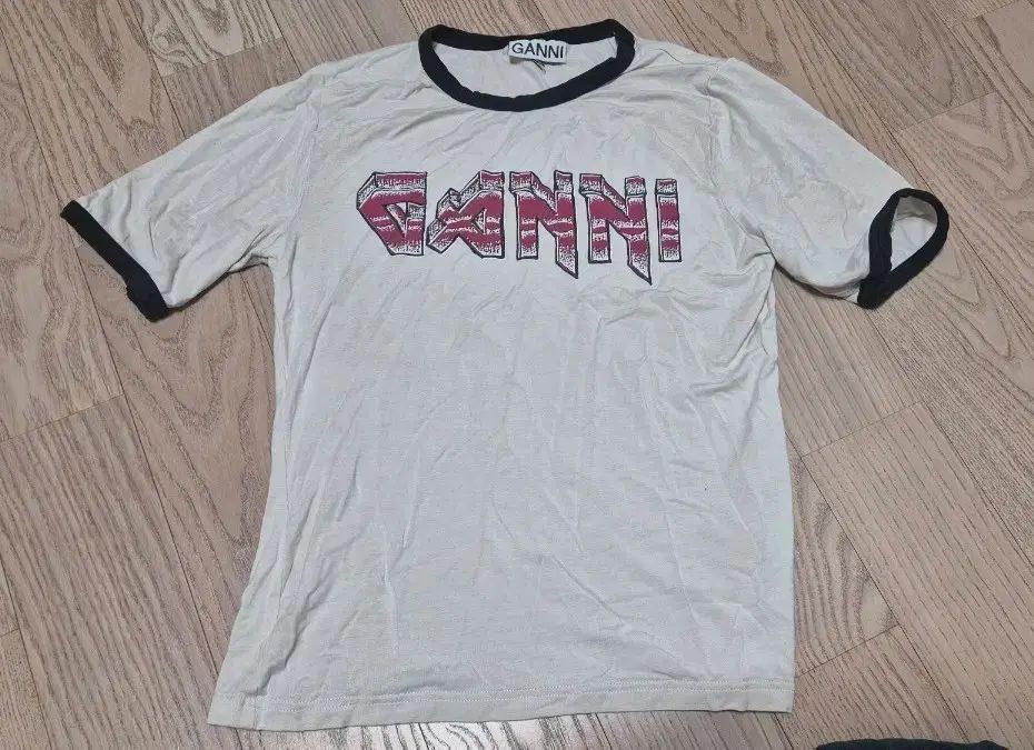 GANNI Tシャツ