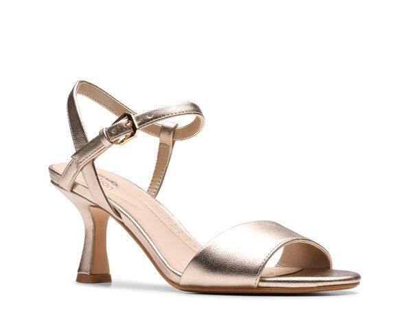 クラークス レディース シューズ サンダル Clarks Evalynne May Sandal Gold Metallic ゴールド