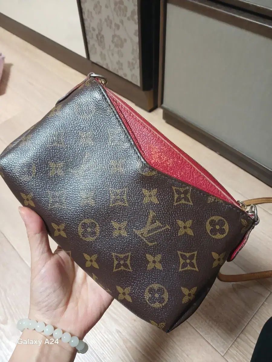 正規品 Louis Vuitton ルイヴィトン フェリシ ミニ チェーン クラッチバッグ