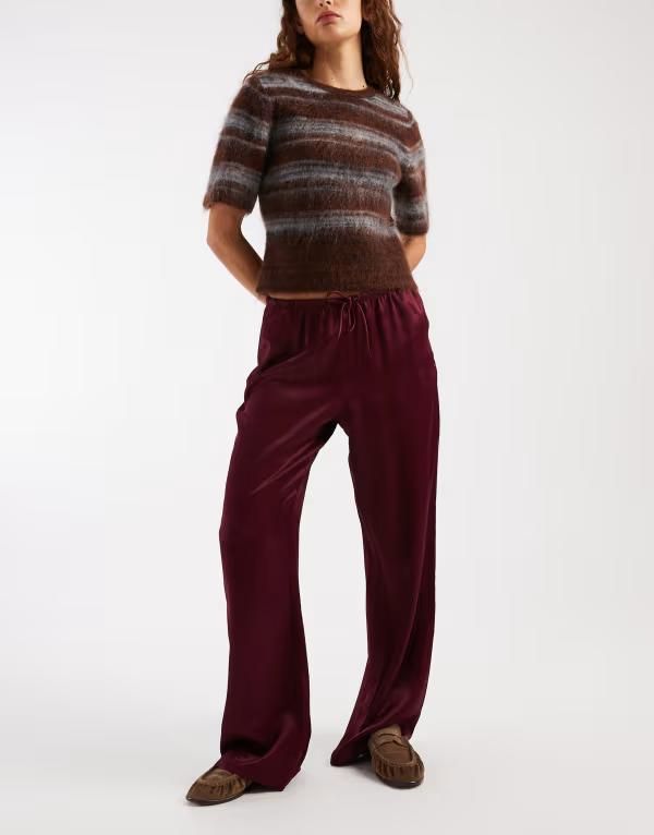 エイソス レディース ボトムス カジュアルパンツ ワイドレッグ パンツ サテン ASOS DESIGN satin wide leg pull on pants in plum Plum プラム