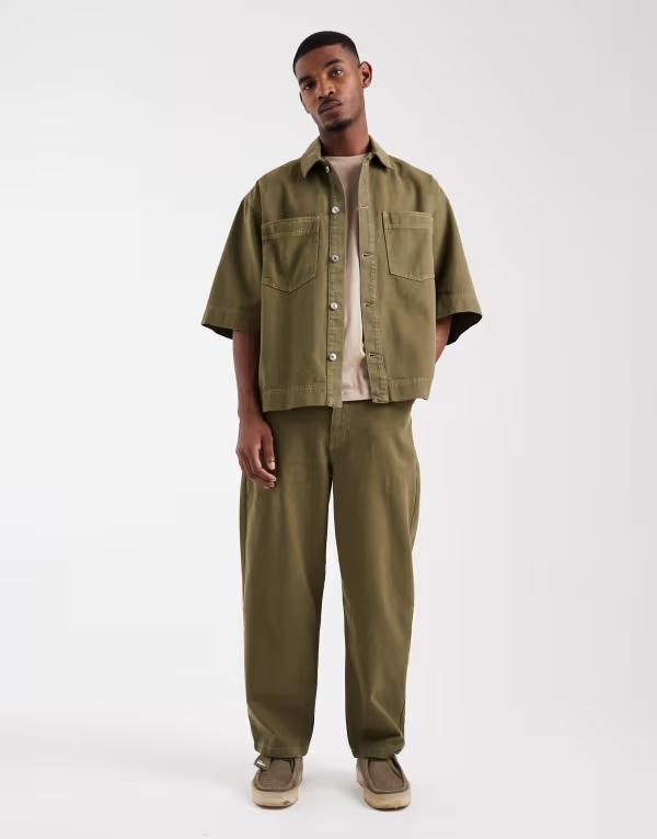 エイソス メンズ ボトムス デニムパンツ ストレート ジーンズ ASOS DESIGN loose straight leg jeans green part of a set Khaki カーキ