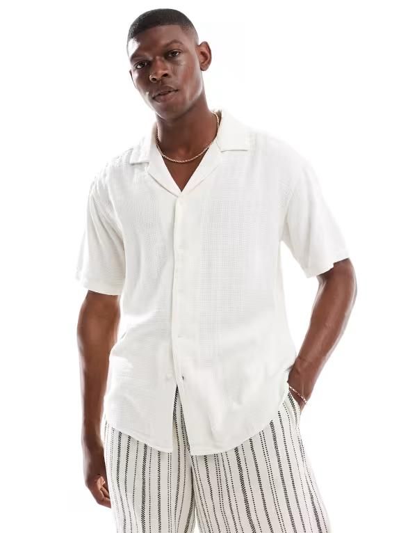 オンリーアンドサンズ メンズ トップス シャツ リネン ONLY SONS short sleeve linen mix textured shirt in ecru Cloud Dancer エクリ