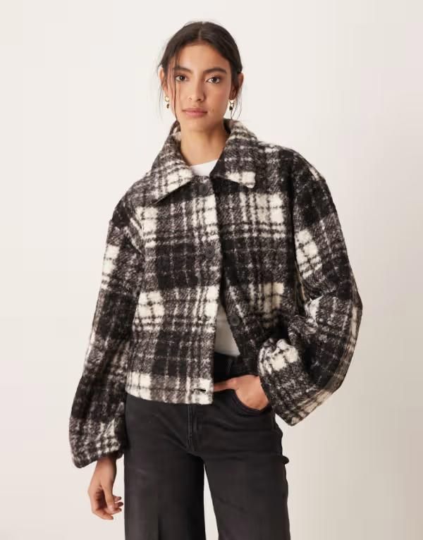 ヴィラ レディース アウター ジャケット・ブルゾン VILA boucle check short jacket and Black birch ブラック