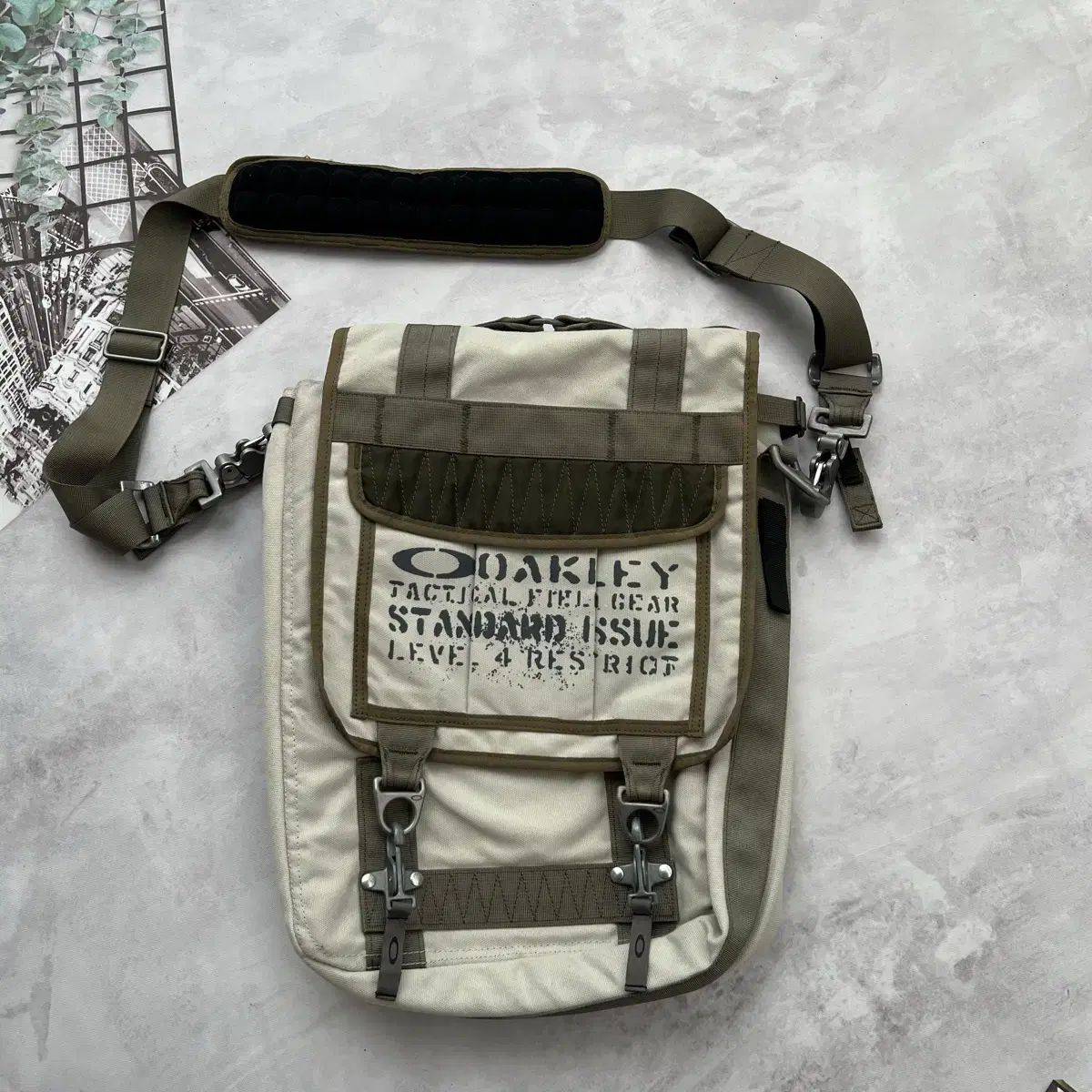 オークリー OAKLEY 숄더백 ショルダーバッグ