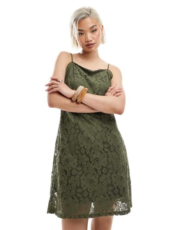 ヴェロモーダ レディース トップス ワンピース ミニワンピース ミニ レース Vero Moda square neck lace cami mini dress in olive Kalamata