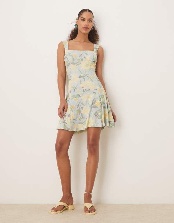 エイソス レディース トップス ワンピース ミニワンピース フラワー柄 ミニ フラワー ASOS DESIGN square neck flare mini dress in pale blue fl