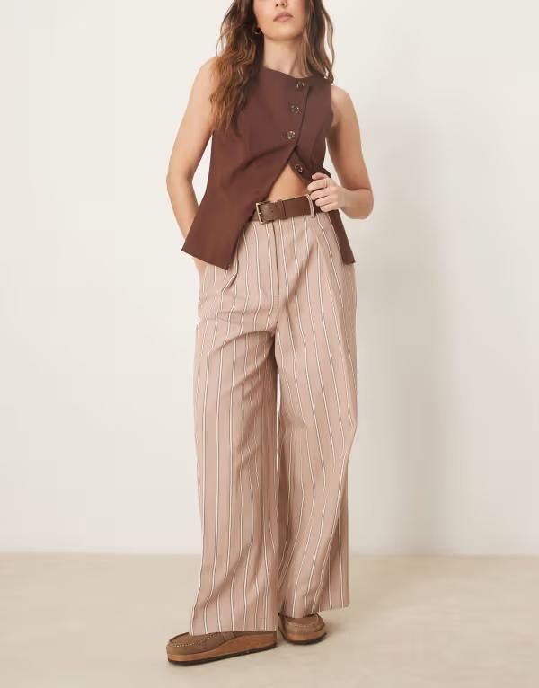 エイソス レディース ボトムス カジュアルパンツ パンツ アンクル ASOS DESIGN tailored relaxed ankle grazer pants with PU belt in mo