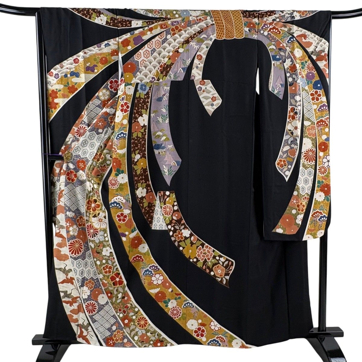 振袖 身丈160cm 裄丈66cm M 袷 熨斗 草花 金糸 金彩 黒 正絹 秀品 【中古】