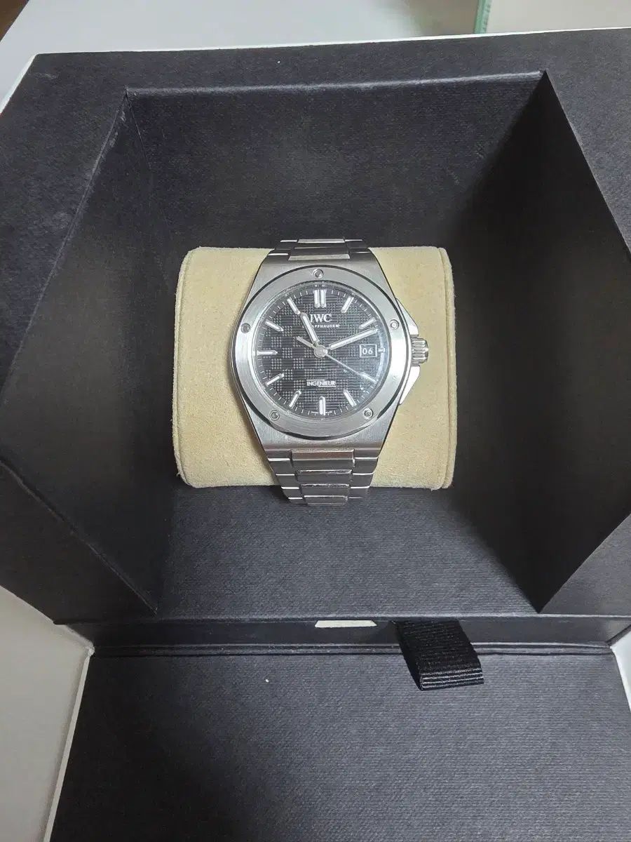 IWC エンジニア 時計 黒盤 出品