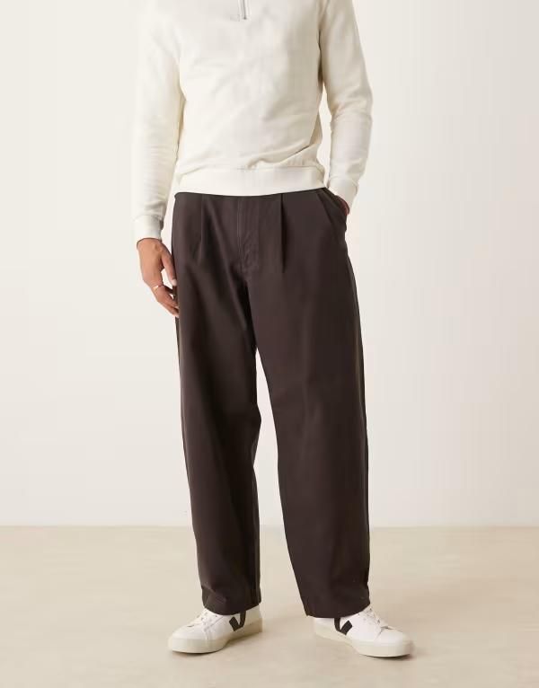 エイソス メンズ ボトムス カジュアルパンツ ストレート パンツ ASOS DESIGN loose straight leg pants with double pleats BROWN ブラウン