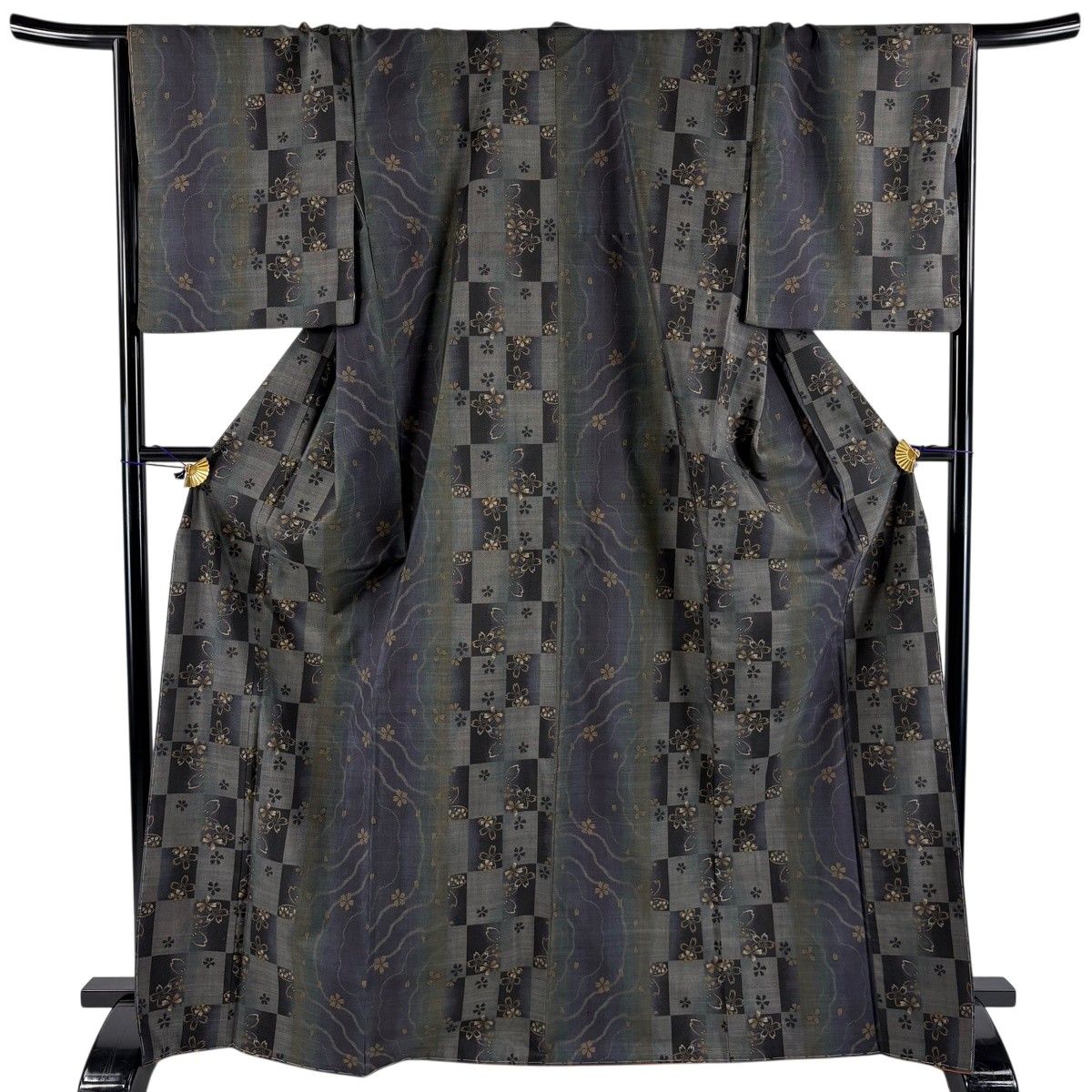 【美品】 大島紬 身丈169cm 裄丈68cm L 袷 ほていや 証紙 桜 市松 黒灰 正絹 名品 【中古】