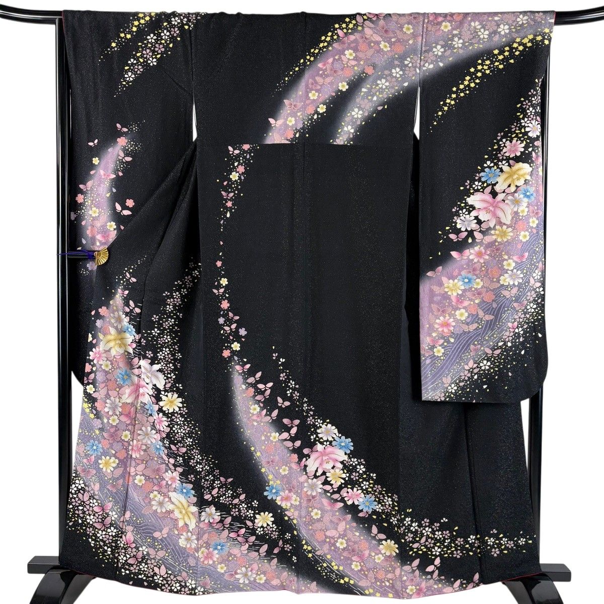 【美品】 振袖 身丈160.5cm 裄丈67.5cm L 袷 やまと 草花 流水 銀通し 刺繍 黒 正絹 名品 【中古】