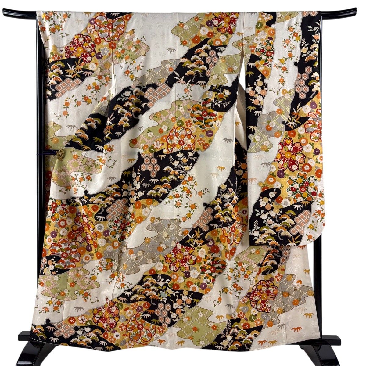 振袖 身丈160.5cm 裄丈66cm M 袷 桜 雪輪 金糸 金彩 クリーム 正絹 名品 【中古】