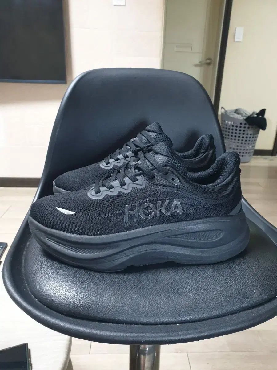 HOKA ONE ONE(ホカオネオネ) 黒色(くろいろ) スニーカー 250