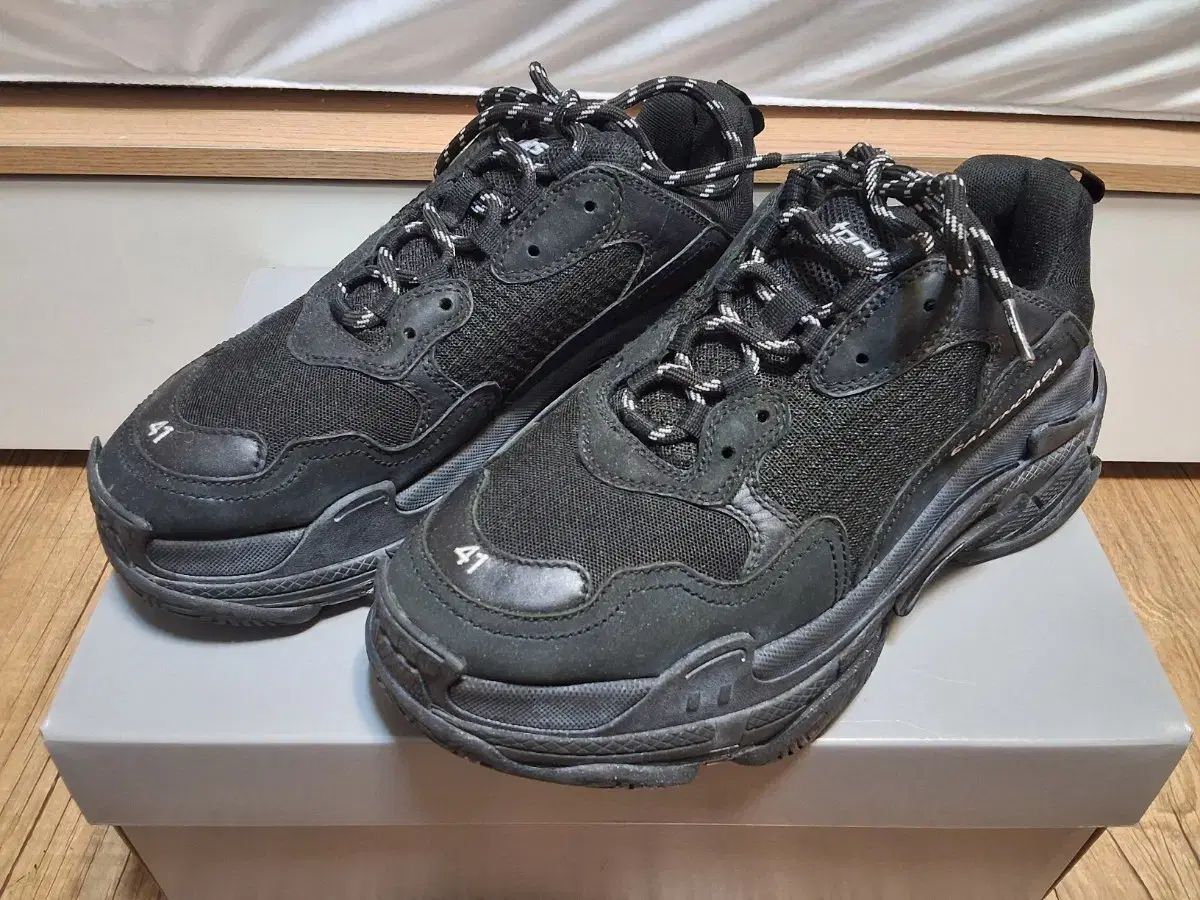 ほぼ新品 バレンシアガ トリプルS ブラック 41