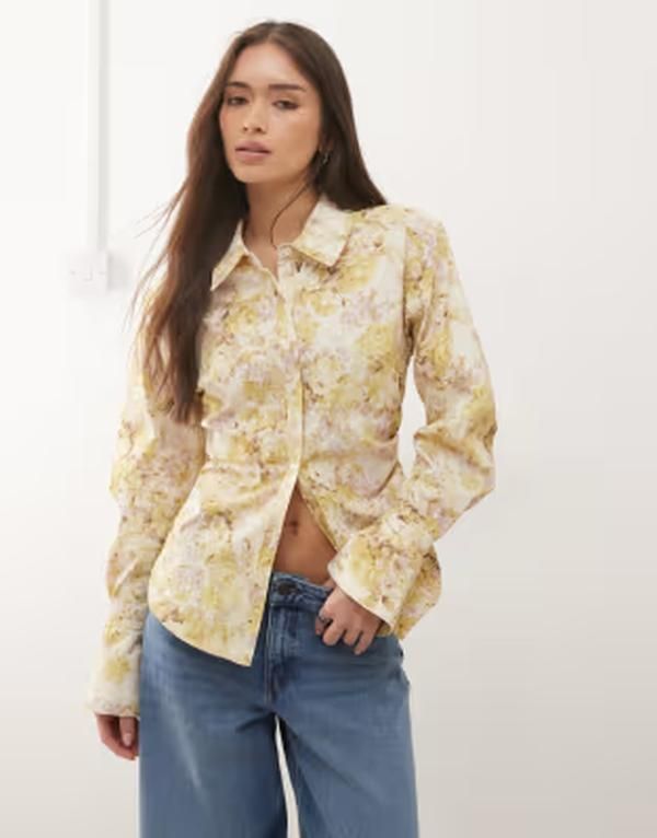 モンキ レディース トップス シャツ ウエストマーク フラワー柄 プリント フラワー Monki cinched waist shirt in floral print Yellow イエロー