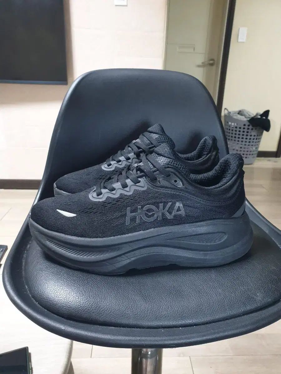 HOKA ONE ONE ホカオネオネ ボンダイ オールブラック スニーカー 250