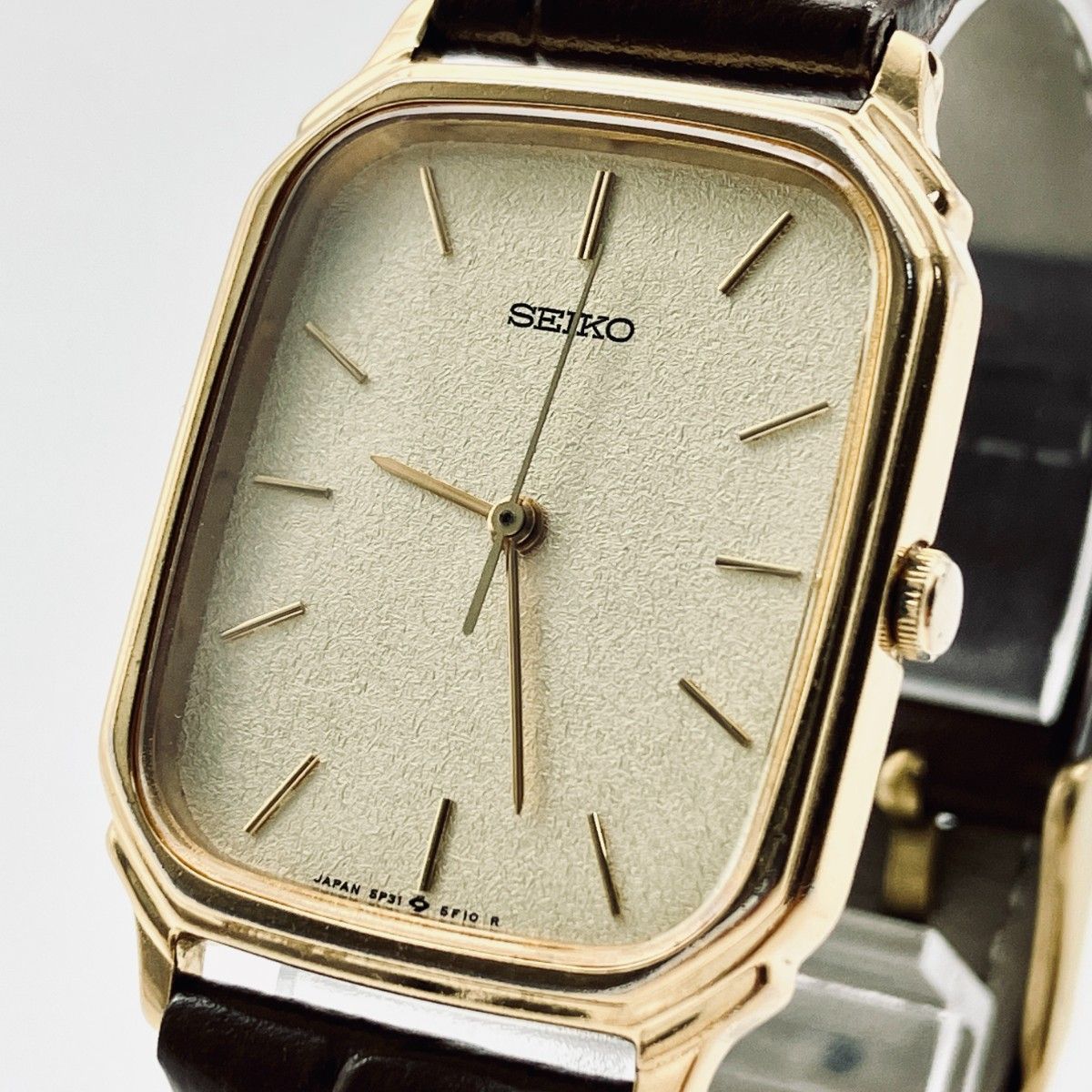 【稼働】セイコー SEIKO 5P31-5D8B 腕時計 クォーツ スクエア 角型 ゴールド 金色 シャンパン文字盤 ヴィンテージ