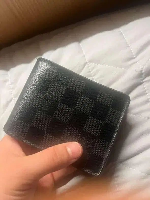ルイヴィトン ダミエ パータンの メンズ 二つ折り財布 出品