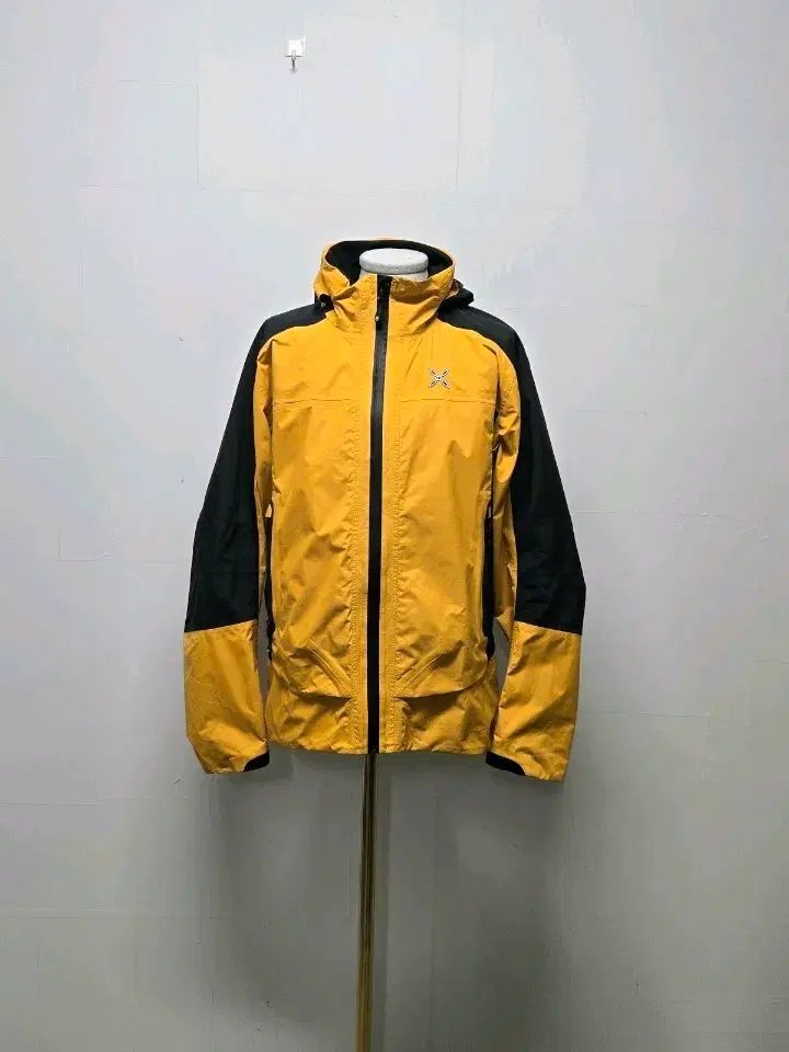 新品同様 MONTURA GORE-TEX ウィンドブレーカー ジャケット M-L 95-100