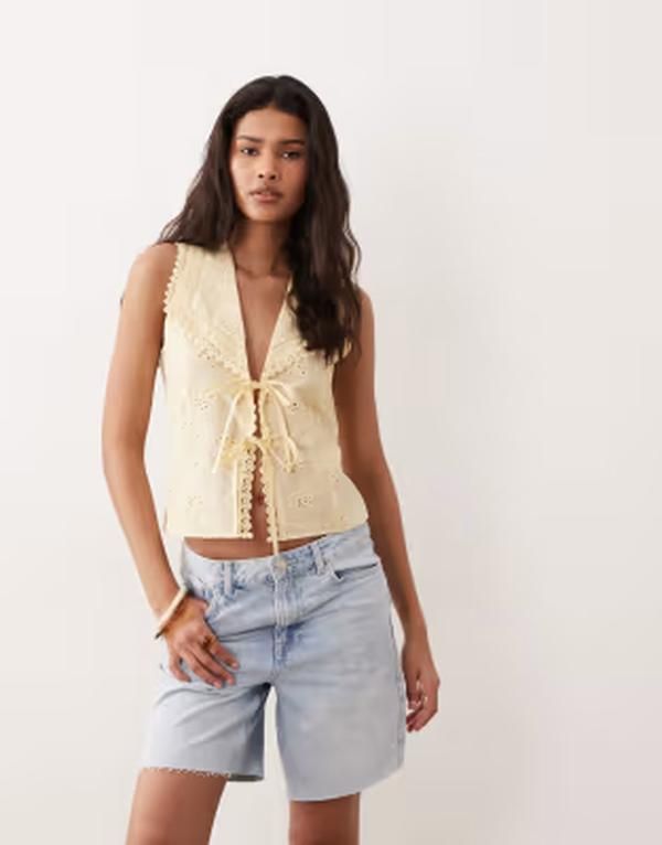 ミスセルフフリッジ レディース トップス タンクトップ ベスト 刺繍 Misselfridgembroidered tie front vest in buttermilk